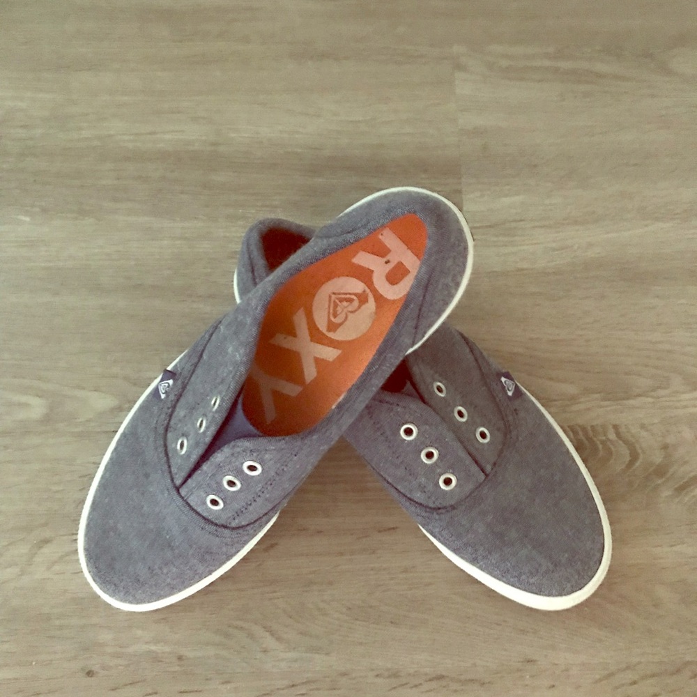 Roxy sneaks🐬